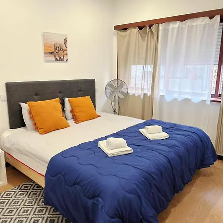 Downtown 2 Minutes By Walk To Center And Metro-direct To Airpot T4 Апартаменты