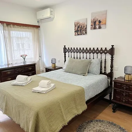 Апартаменты Downtown 2 Minutes By Walk To Center And Metro-direct To Airpot T4