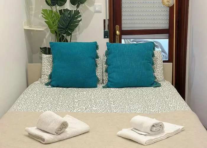 Downtown 2 Minutes By Walk To Center And Metro-direct To Airpot T4