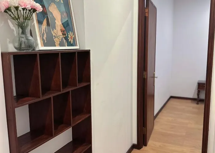 Downtown 2 Minutes By Walk To Center And Metro-direct To Airpot T4 Apartman *