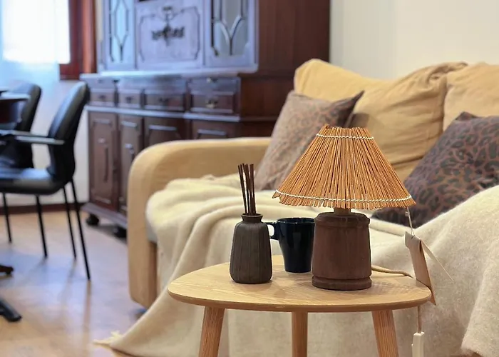 Downtown 2 Minutes By Walk To Center And Metro-direct To Airpot T4 Apartman