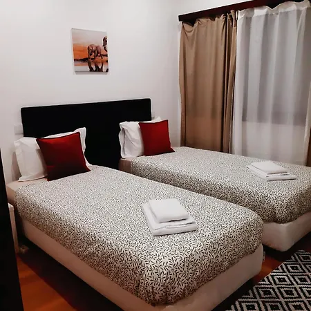 Downtown 2 Minutes By Walk To Center And Metro-direct To Airpot T4 Apartamento Porto