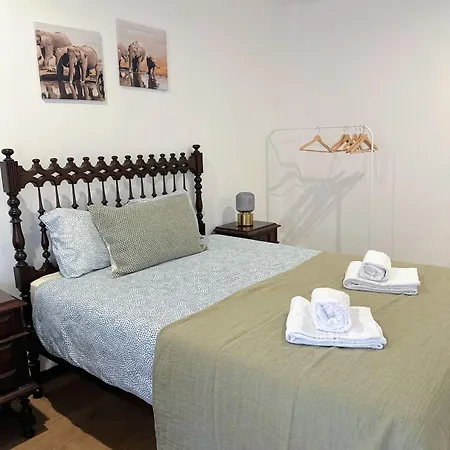 Apartment Downtown 2 Minutes By Walk To Center And Metro-direct To Airpot T4 *