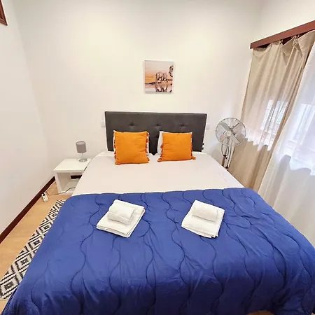 Apartment Downtown 2 Minutes By Walk To Center And Metro-direct To Airpot T4 *