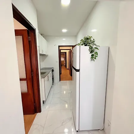 Downtown 2 Minutes By Walk To Center And Metro-direct To Airpot T4 Apartamento Porto