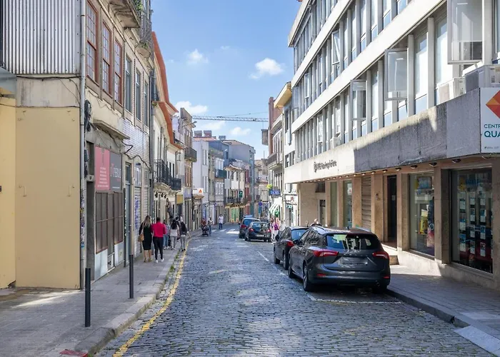 Downtown 2 Minutes By Walk To Center And Metro-direct To Airpot T4