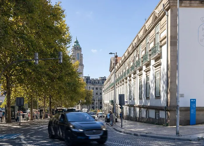 Downtown 2 Minutes By Walk To Center And Metro-direct To Airpot T4 *