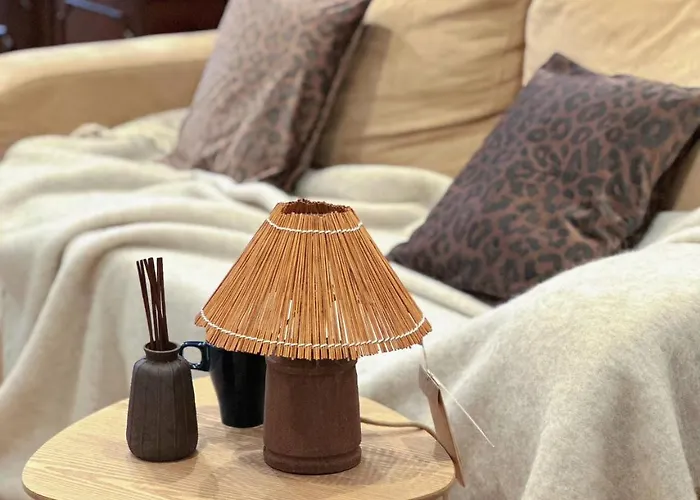 Apartament Downtown 2 Minutes By Walk To Center And Metro-direct To Airpot T4