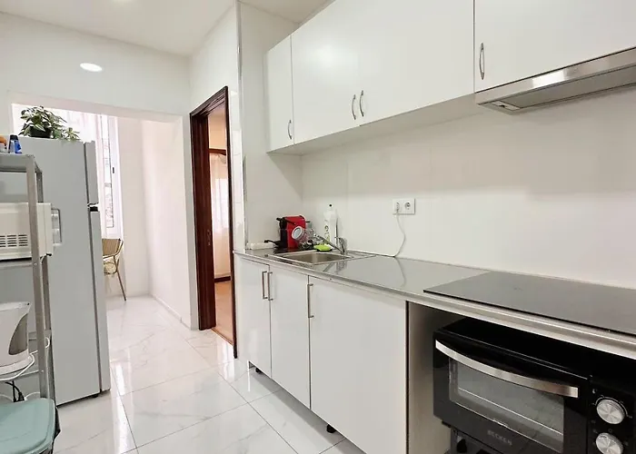 Downtown 2 Minutes By Walk To Center And Metro-direct To Airpot T4 * Πόρτο