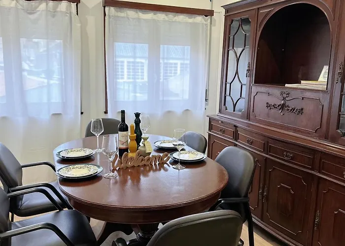 Downtown 2 Minutes By Walk To Center And Metro-direct To Airpot T4 Apartament *