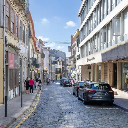 Downtown 2 Minutes By Walk To Center And Metro-direct To Airpot T4