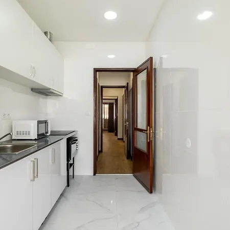 Downtown 2 Minutes By Walk To Center And Metro-direct To Airpot T4 شقة