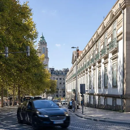 Downtown 2 Minutes By Walk To Center And Metro-direct To Airpot T4 *