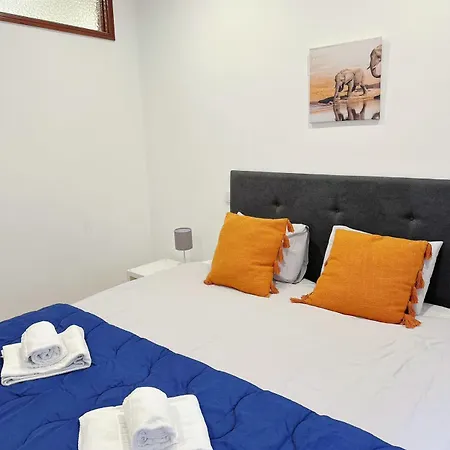 Downtown 2 Minutes By Walk To Center And Metro-direct To Airpot T4 *