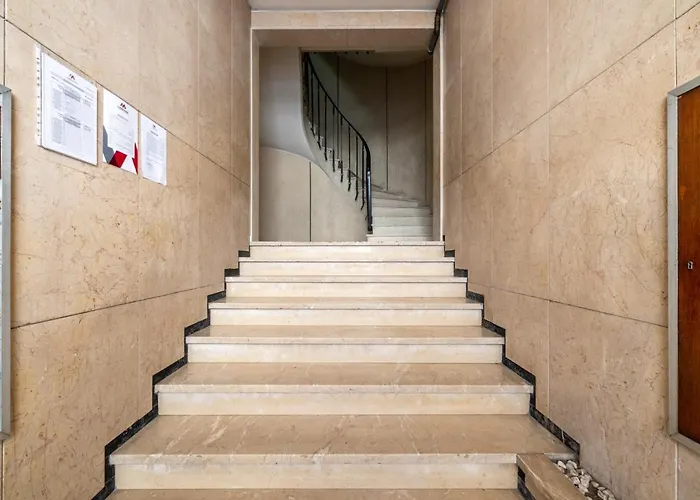 Апартаменты Downtown 2 Minutes By Walk To Center And Metro-direct To Airpot T4