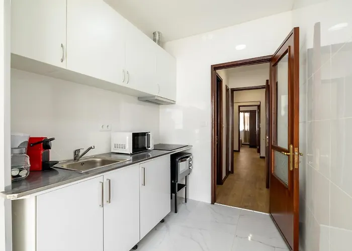 Downtown 2 Minutes By Walk To Center And Metro-direct To Airpot T4 * Порту