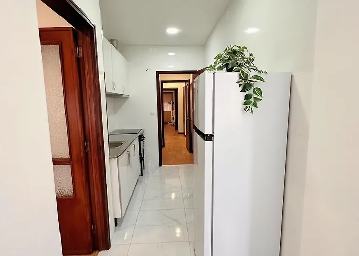 Downtown 2 Minutes By Walk To Center And Metro-direct To Airpot T4 Апартаменты Порту