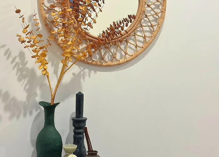 Downtown 2 Minutes By Walk To Center And Metro-direct To Airpot T4 *